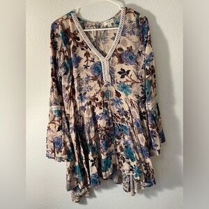 Like New Umgee dress size Medium, long sleeve tan and flowers
